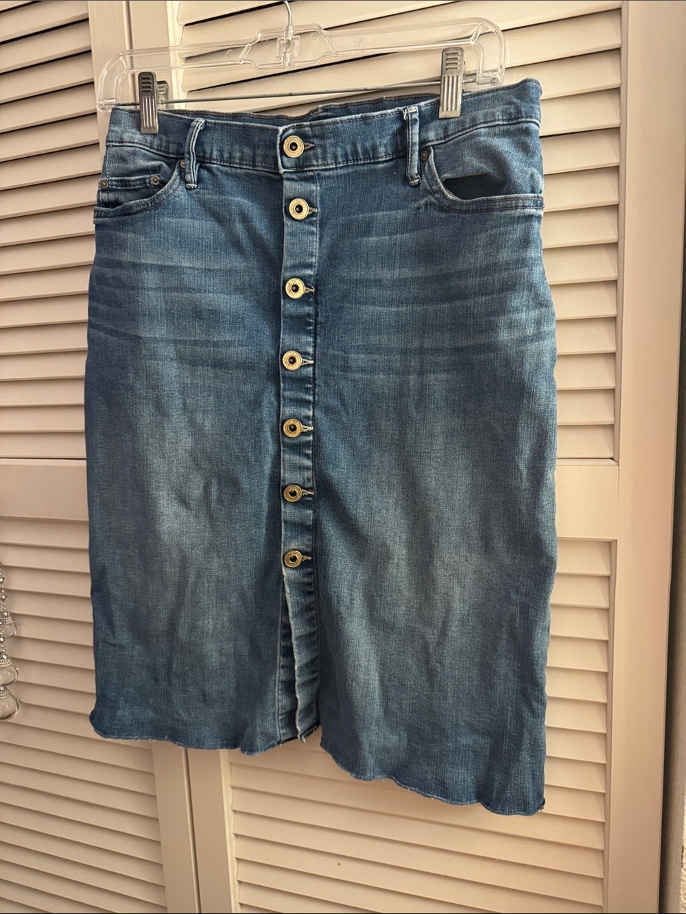 Tommy Hilfiger Denim Button Down Skirt Hem Distressed EUC Size SP